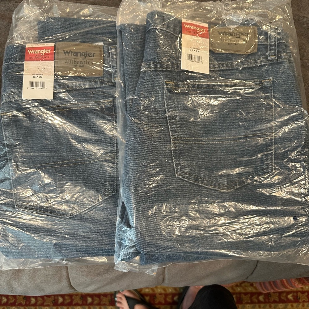 Wrangler Men's Relaxed Fit Denim Jeans 35x29 NEW - 2 pairs